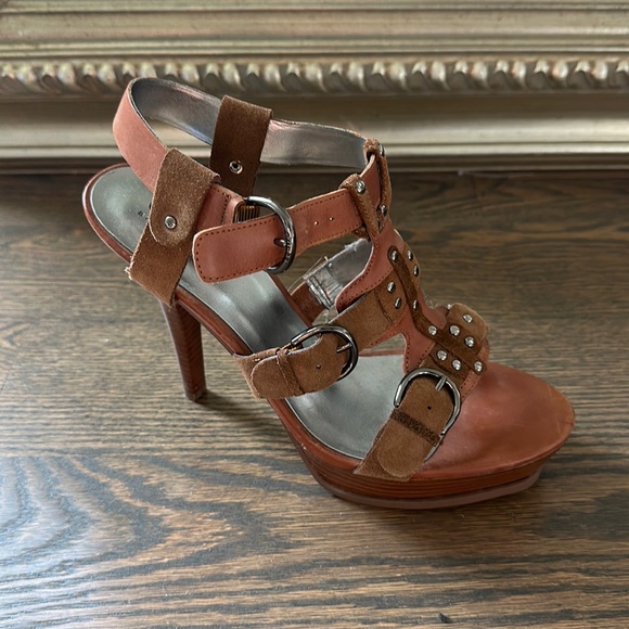 Guess platforms - Picture 1 of 7